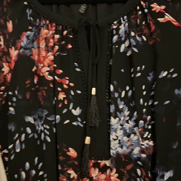 Floral White House Black Market chiffon dress. Size 8 - Picture 3 of 4